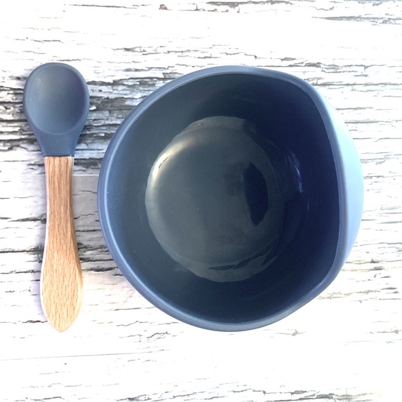 - NEW🥣Baby Silicone tableware 1 set bowl 1 Spoon,100% Food-Grade silicone - Picture 2 of 3